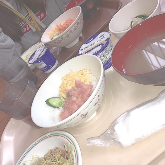今日の朝食はネギトロ丼